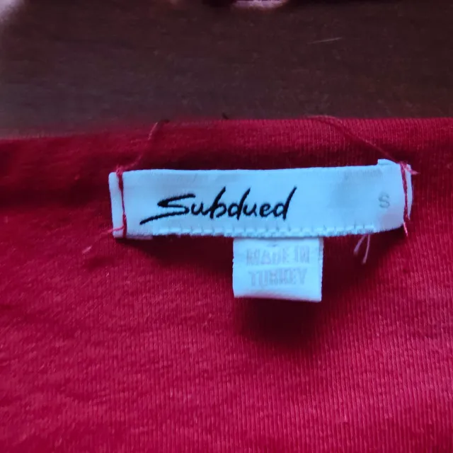 Top subdued halter rojo