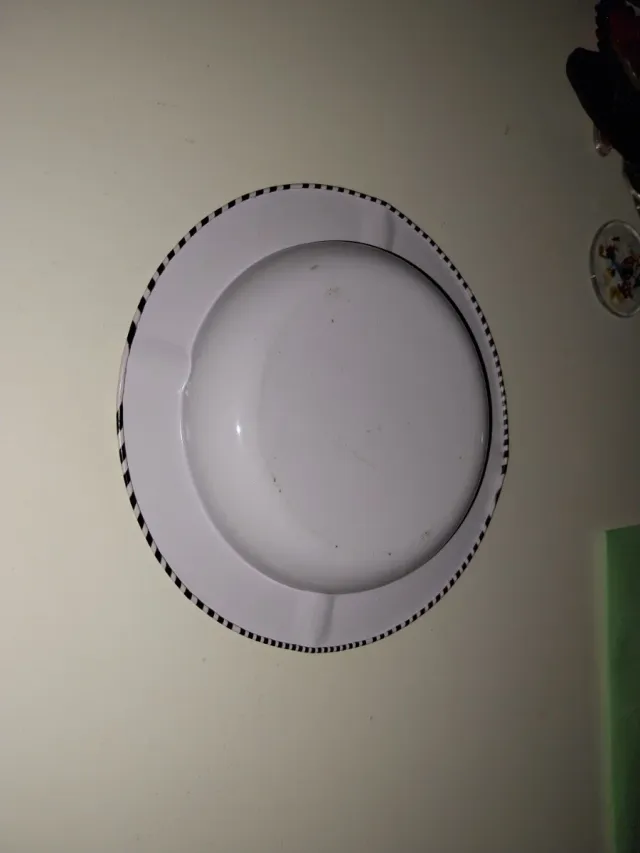 Cenicero con diseño de hoja de marihuana