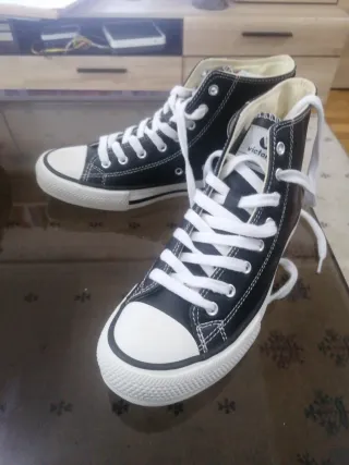 Zapatillas Victoria Negras y Blancas