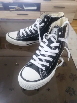 Zapatillas Victoria Negras y Blancas