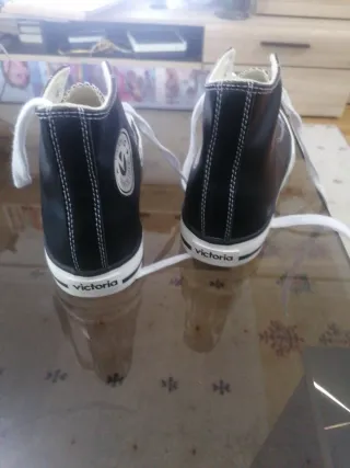 Zapatillas Victoria Negras y Blancas