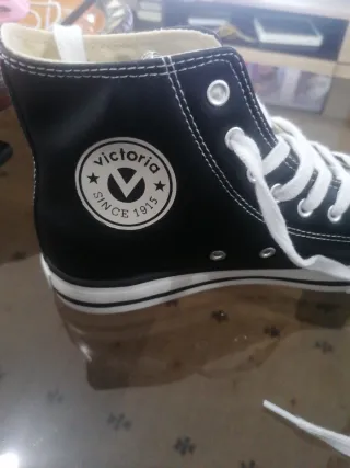 Zapatillas Victoria Negras y Blancas