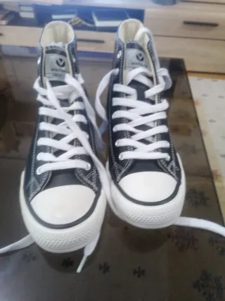 Zapatillas Victoria Negras y Blancas