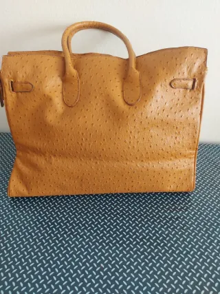 Bolso de piel efecto avestruz