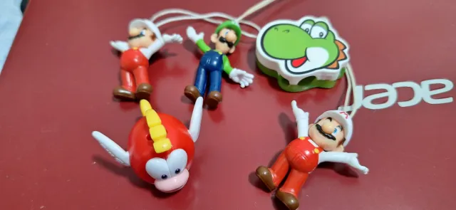 Figuras Mario Bros y Yoshi kinder precio unidad