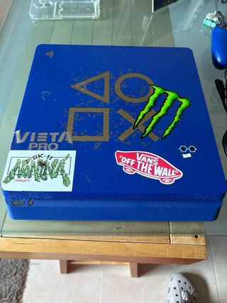 PS4 (PlayStation 4) Azul + 2 Mandos y cables