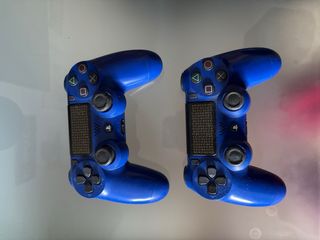 PS4 (PlayStation 4) Azul + 2 Mandos y cables