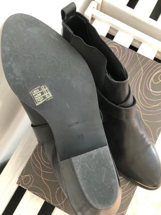 Botines Looky Piel Negros Hebillas Doradas T39