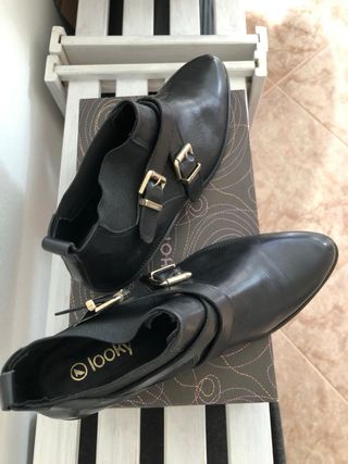 Botines Looky Piel Negros Hebillas Doradas T39