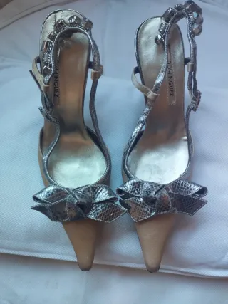 Elegantes zapatos de fiesta de Adolfo Domínguez