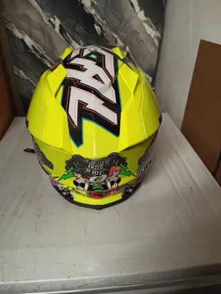 Casco de moto integral con diseño
