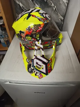 Casco de moto integral con diseño