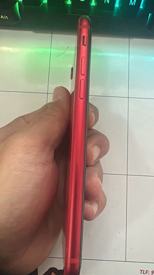 iPhone SE 2 Rojo