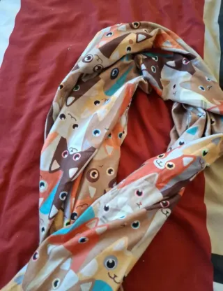 Bufanda elegante mujer gatos