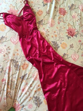 Vestido largo de satén granate