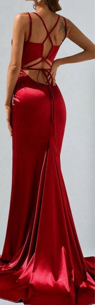 Vestido largo de satén granate