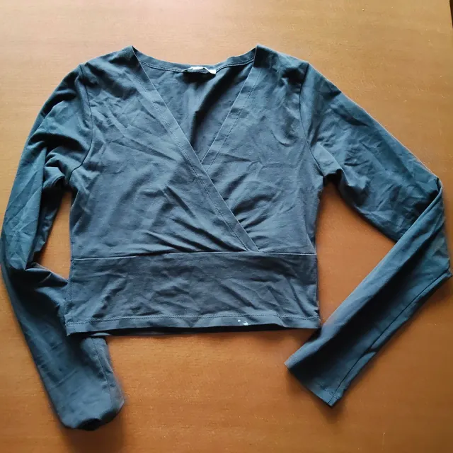 Top subdued cruzado manga larga azul acero