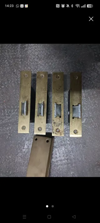 Manetas de latón para puertas
