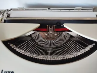 Máquina de escribir Olympia Traveller de Luxe