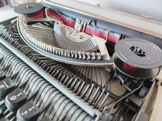 Máquina de escribir Olympia Traveller de Luxe