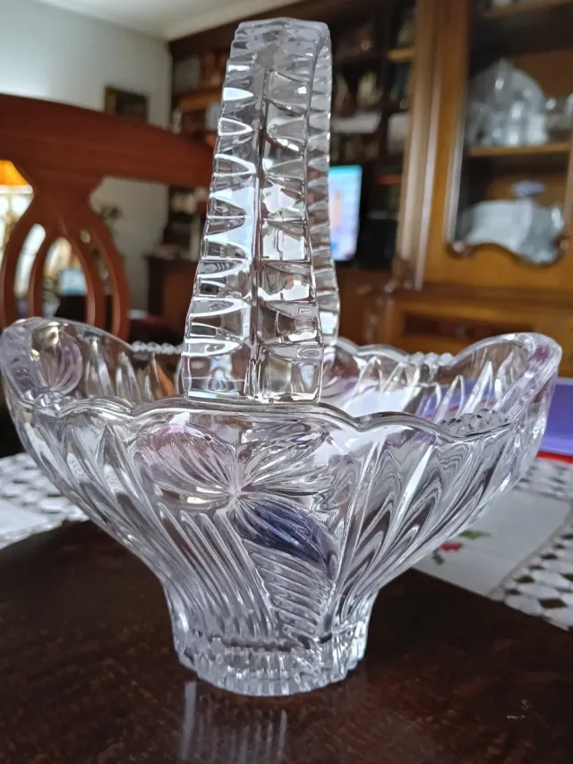 Cestita de cristal decorada