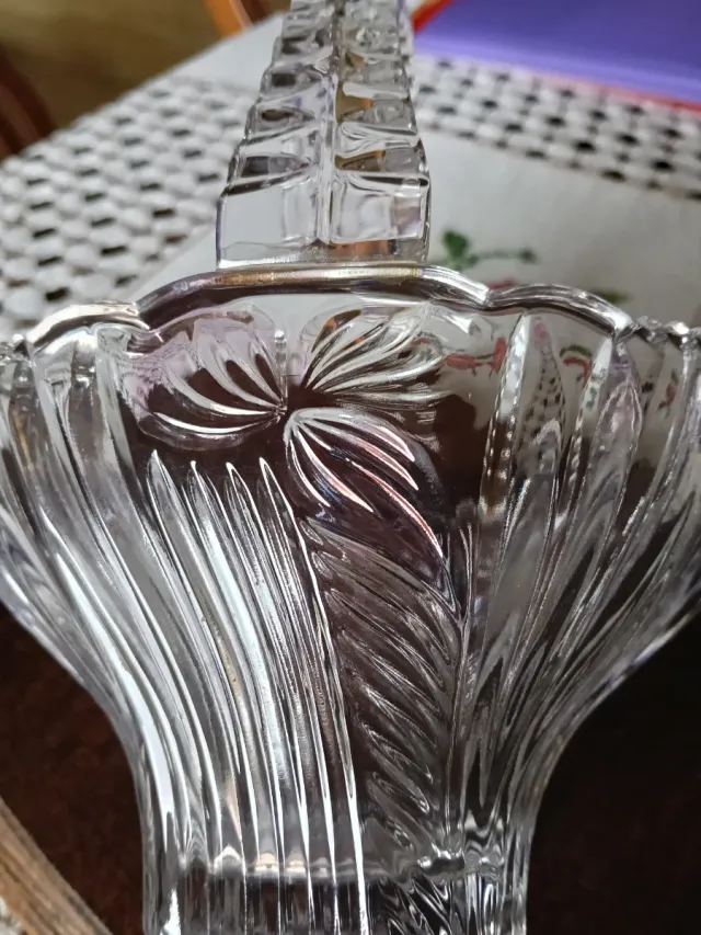 Cestita de cristal decorada