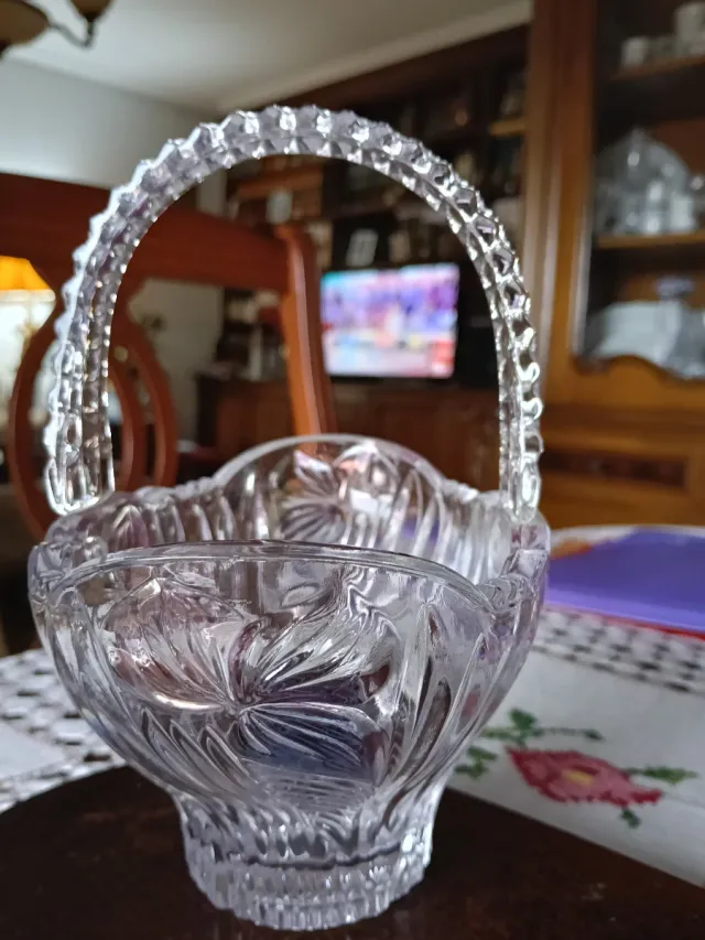 Cestita de cristal decorada
