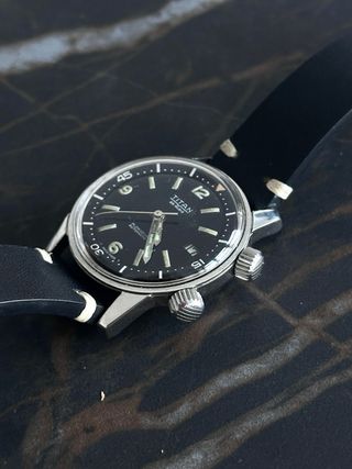 Reloj Titan Súper Compressor 37mm