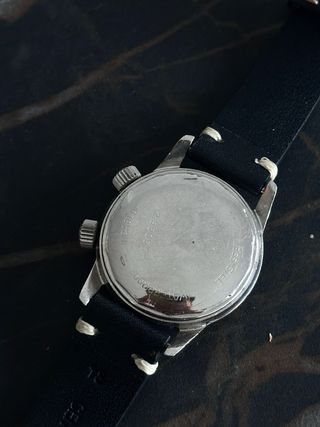 Reloj Titan Súper Compressor 37mm