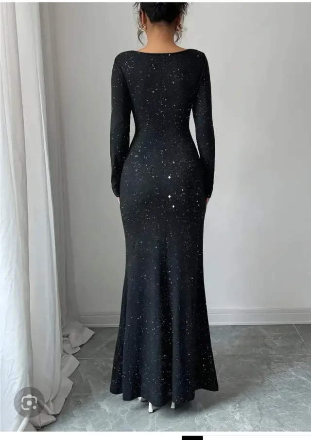 Vestido longo com brilhos para festa de Ano Novo