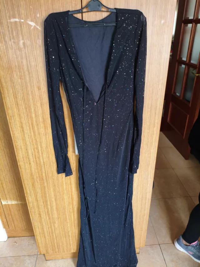 Vestido longo com brilhos para festa de Ano Novo