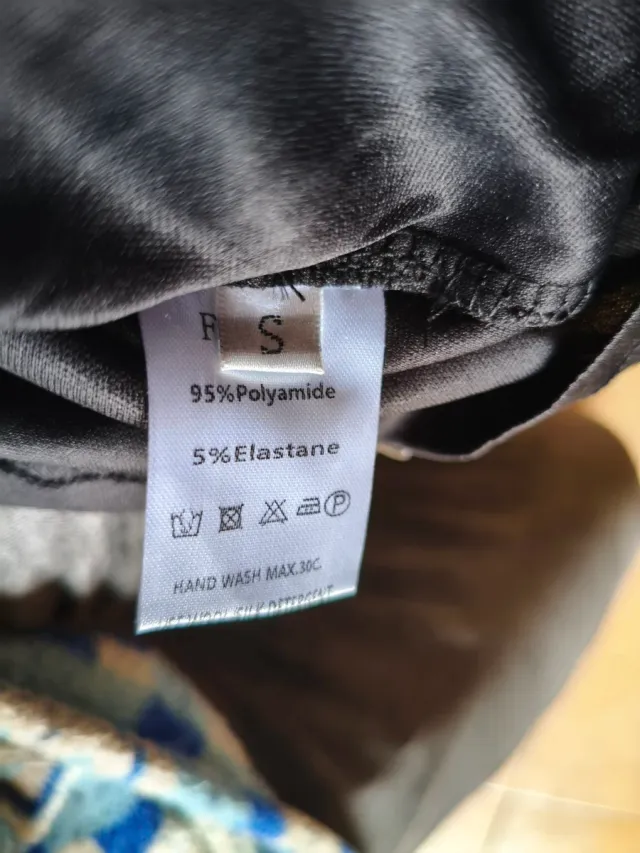 Vestido longo com brilhos para festa de Ano Novo