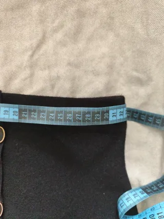 Falda elegante negra con tul. Estira bastante.