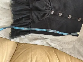 Falda elegante negra con tul. Estira bastante.