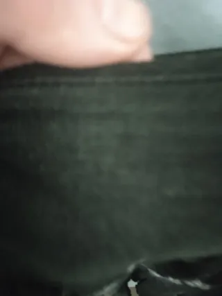 Falda de pana negra con bordado floral