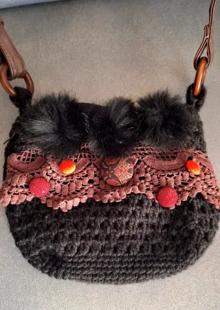 Bolso bandolera negro de ganchillo