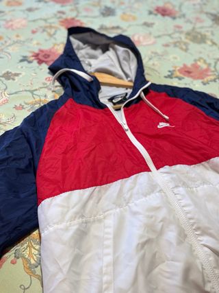 Cortavientos/Chubasquero Nike Azul, Rojo y Blanco