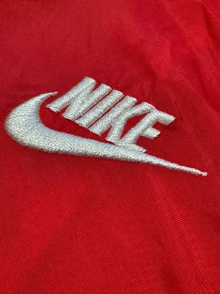 Cortavientos/Chubasquero Nike Azul, Rojo y Blanco