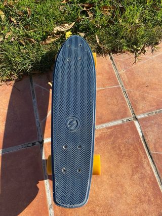 Patinetes Decathlon morado y negro