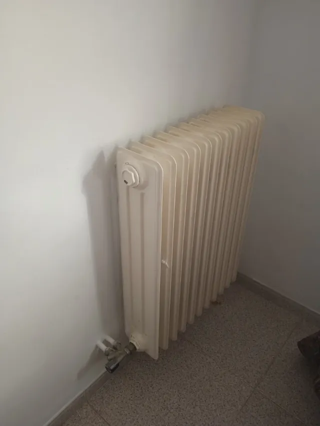 8 Radiadores blancos de metal