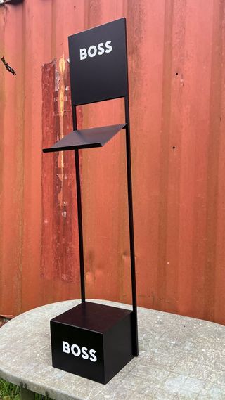 Expositor Boss Negro
