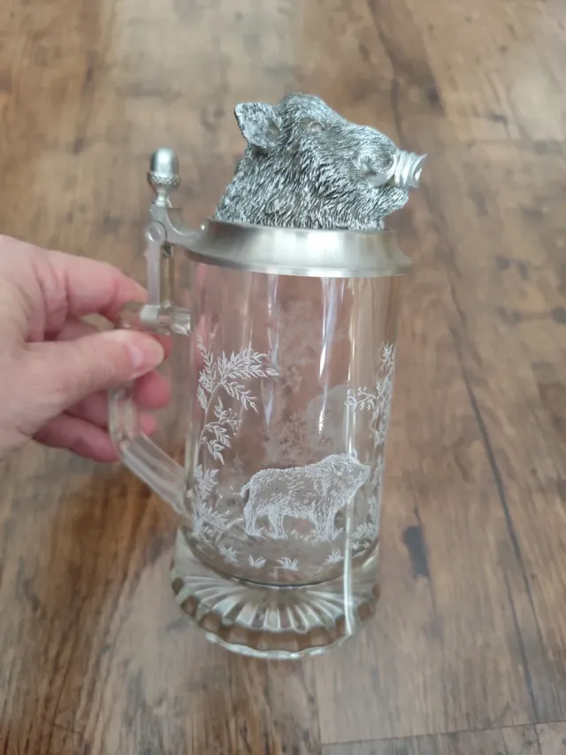 Jarra de cristal com tampa de javali
