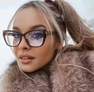 Gafas de diseño negro y dorado graduadas