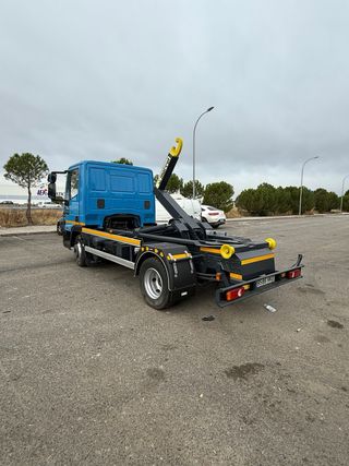 Camión Multilift porta contenedores