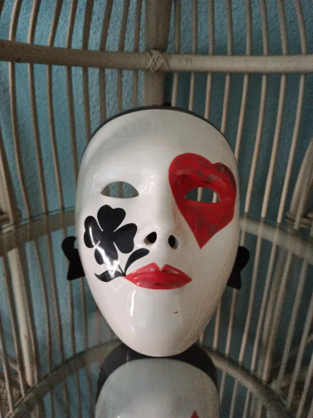 Máscara cerámica poker corazón trébol