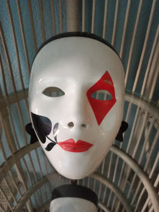 Máscara cerámica poker corazón trébol