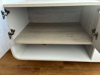 Cambiador bebé madera y blanco con tiradores rosas