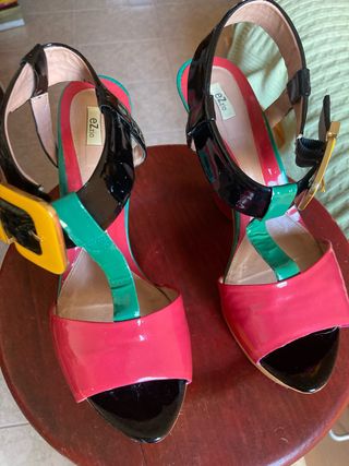 Sandalias Ezzio Charol Multicolor