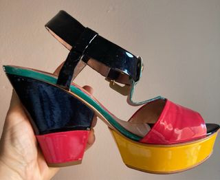 Sandalias Ezzio Charol Multicolor