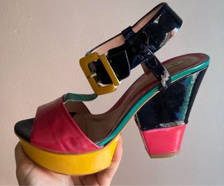 Sandalias Ezzio Charol Multicolor